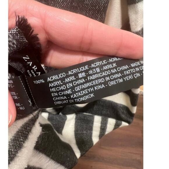 Zara Long Blanket Scarf Black White Striped - Picture 6 of 6